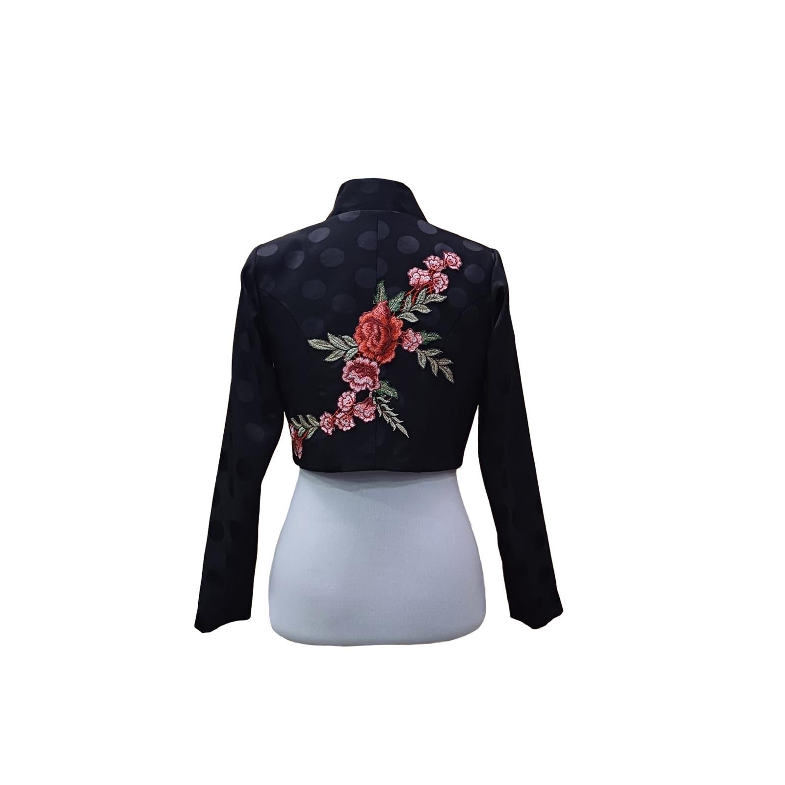 Chaquetilla baile flamenco con lunar y adorno.