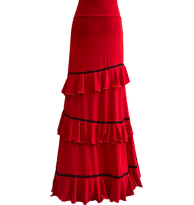 Falda flamenca en lycra con tres volantes en pirámide y adornos.