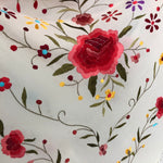 Cargar imagen en el visor de la galería, Mantón de manila marfil y flores
