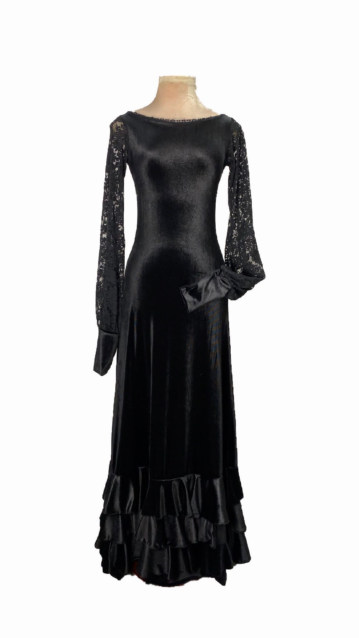 vestido baile flamenco terciopelo tres volantes